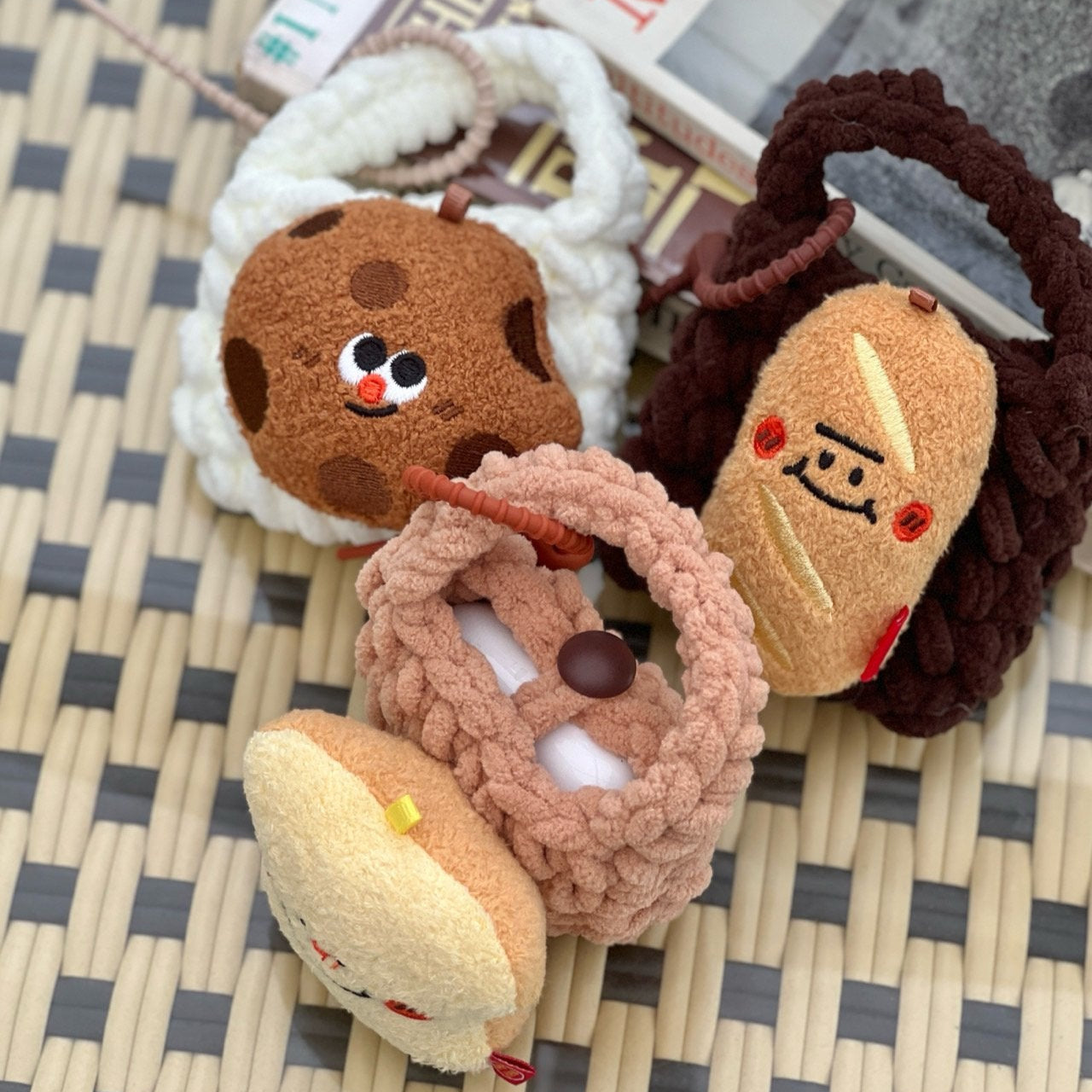 Bakery Keyring & Earbuds case 🍞🥐